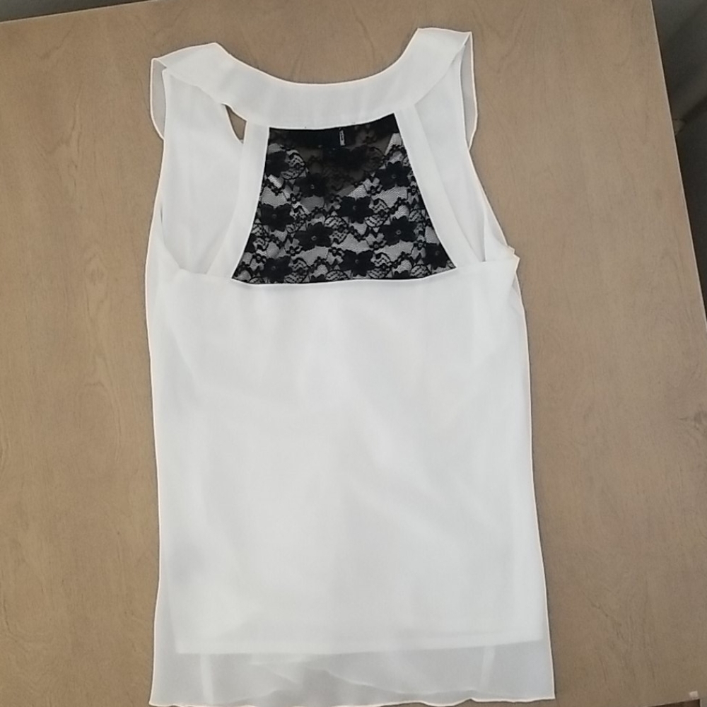 Iz Byer Ruffled blouse - Picture 3 of 3